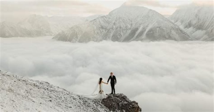 50 award-winning wedding photos taken around the world in 2023
