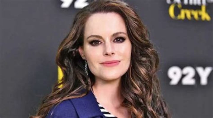 Emily Hampshire Height, Bio, Age