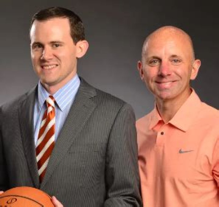 Is Sean McDonough married? Wiki: Salary, Weight, Partner, Brother