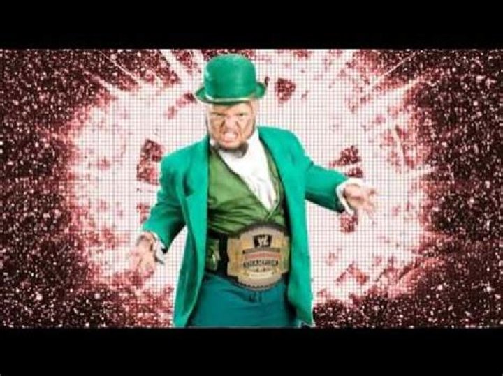 John Cena leads the crowd in singing happy birthday for Hornswoggle, works a dark main event