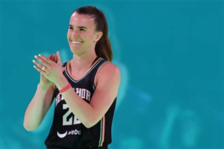 Who is better Sabrina Ionescu or Caitlin Clark?